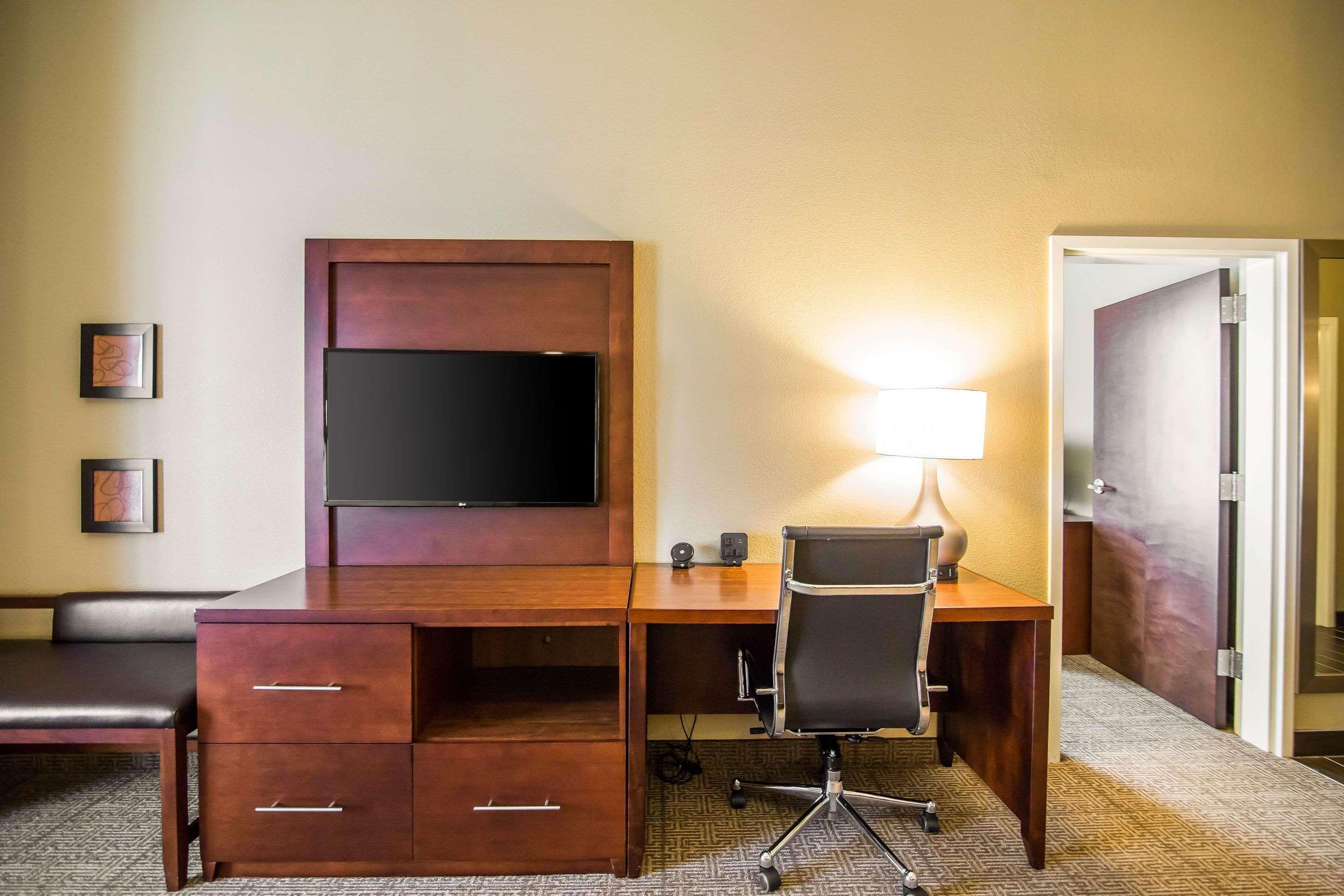 Comfort Suites Dodge City Extérieur photo