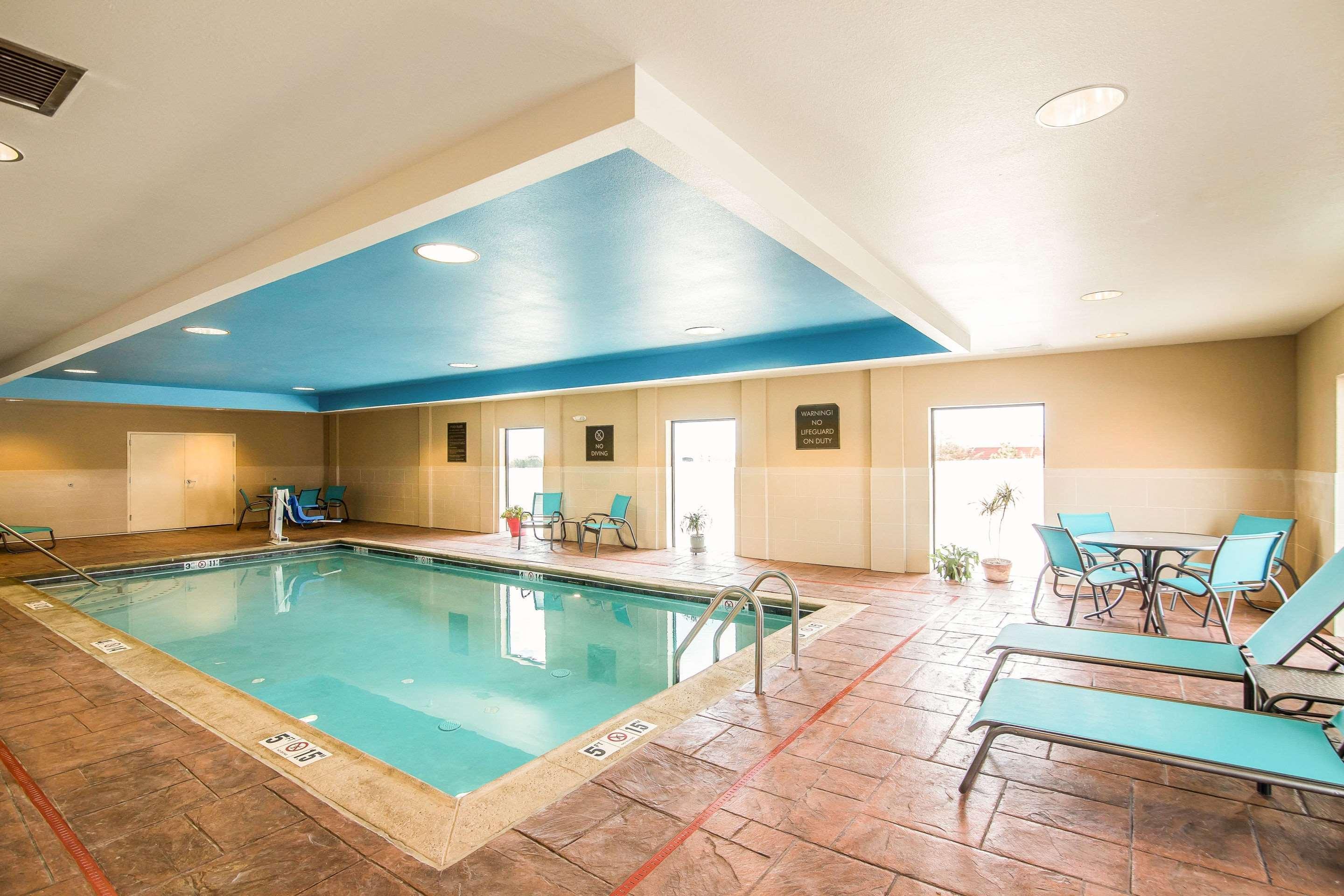 Comfort Suites Dodge City Extérieur photo