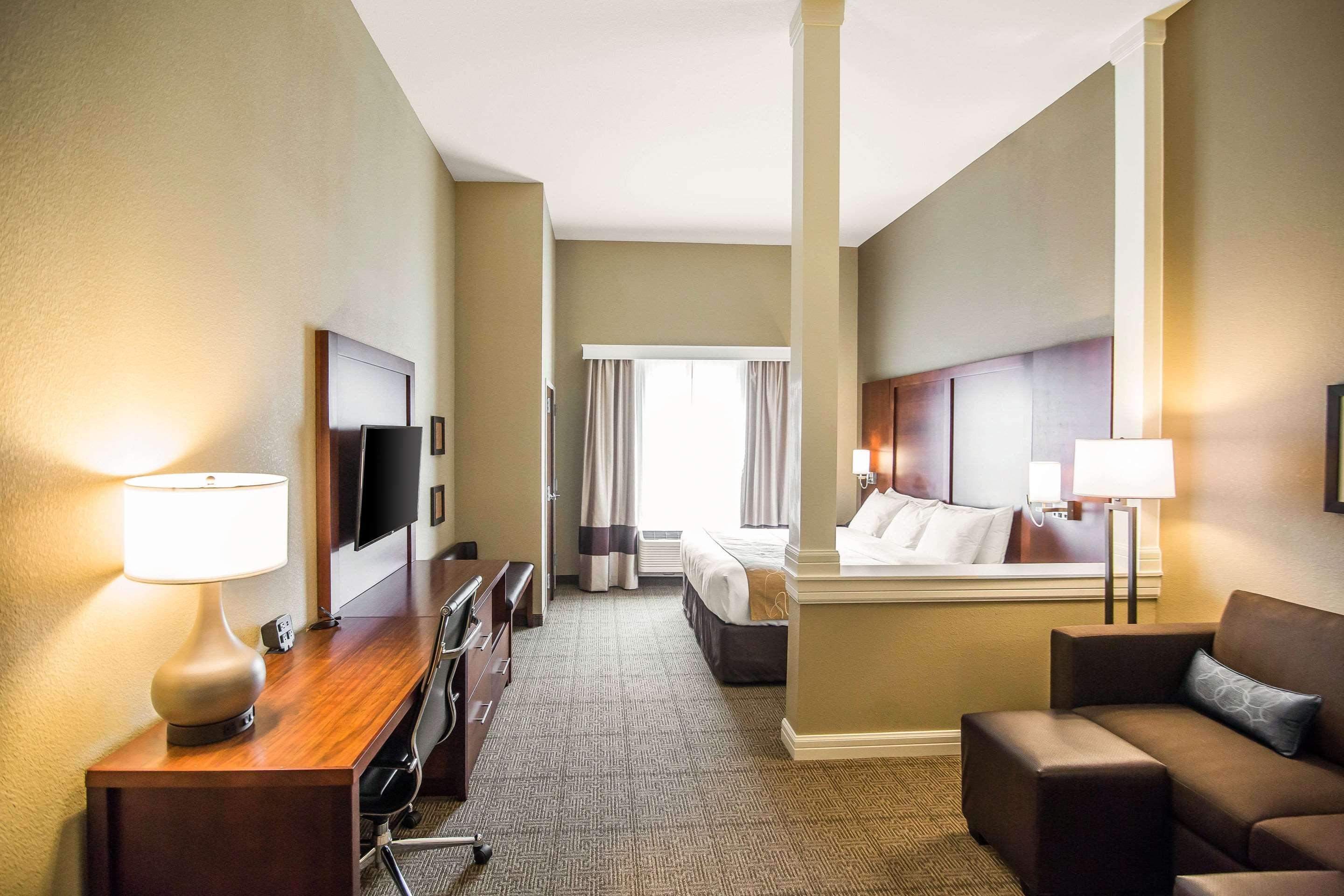 Comfort Suites Dodge City Extérieur photo