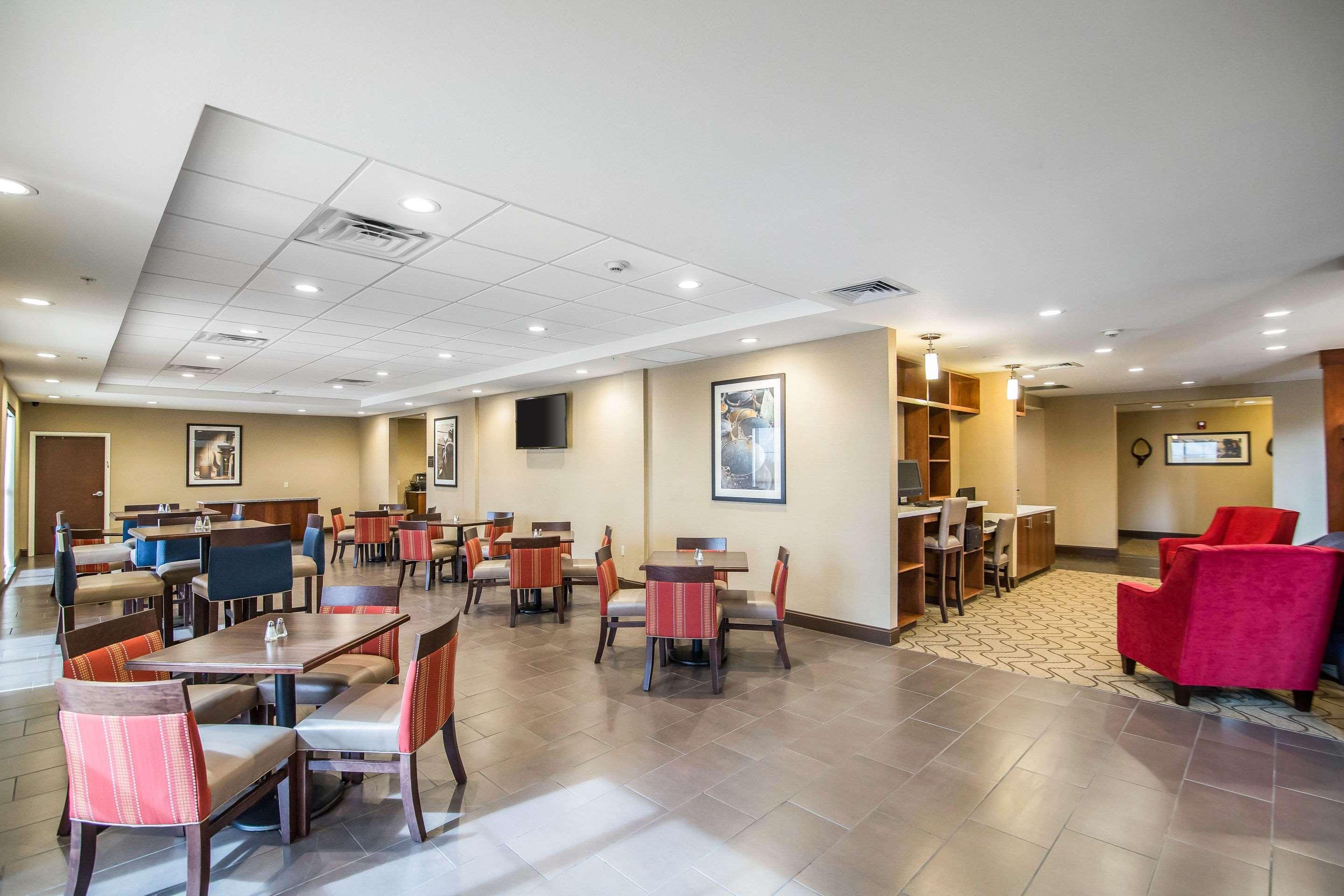 Comfort Suites Dodge City Extérieur photo