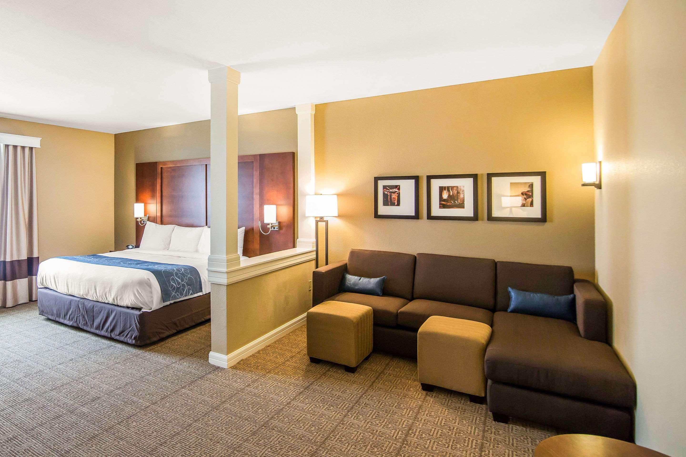 Comfort Suites Dodge City Extérieur photo