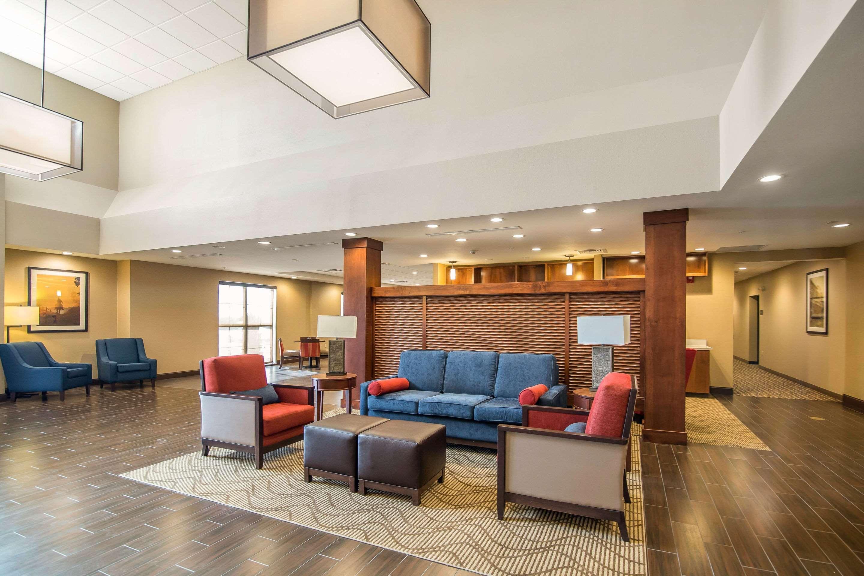 Comfort Suites Dodge City Extérieur photo