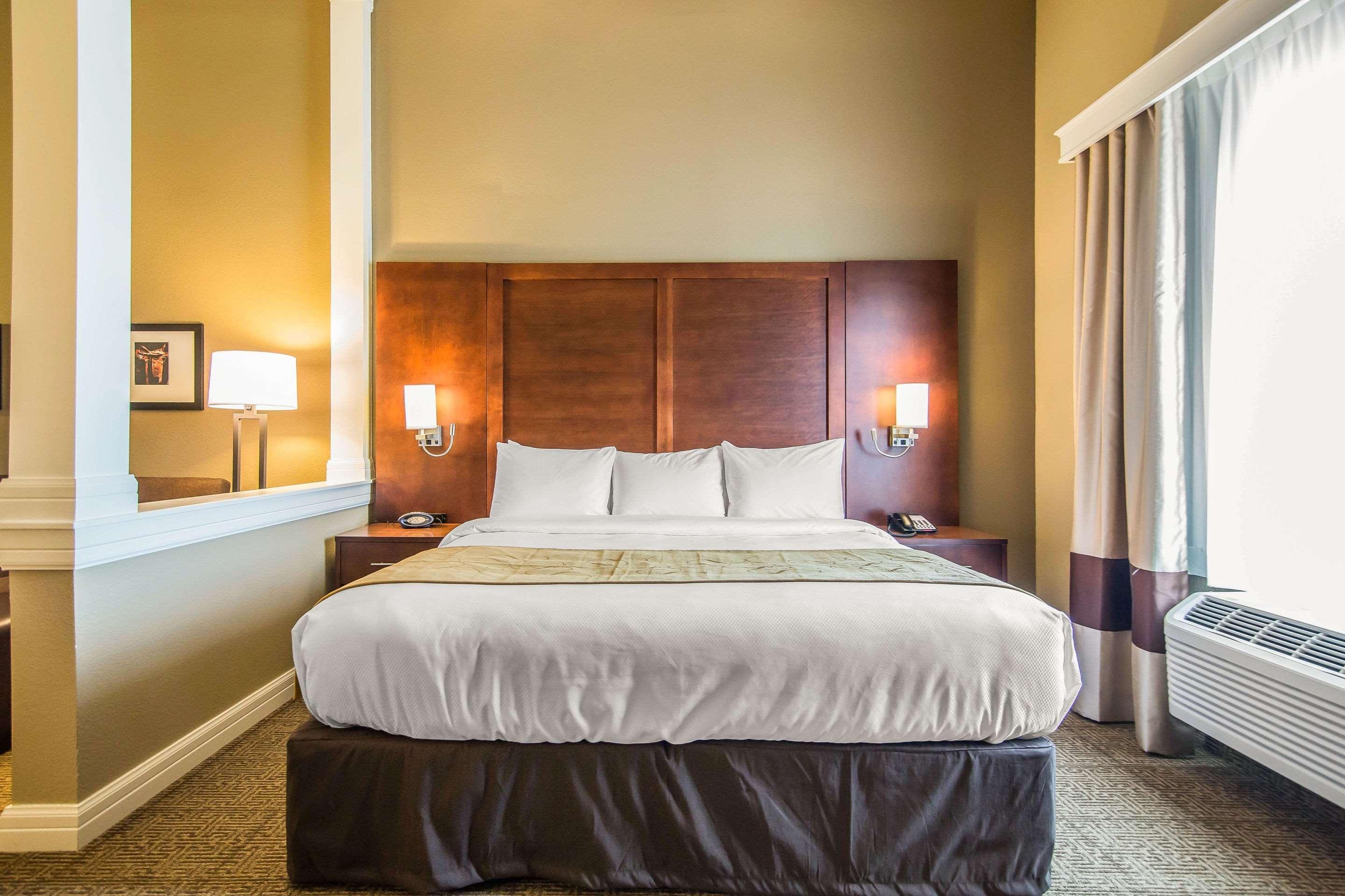 Comfort Suites Dodge City Extérieur photo