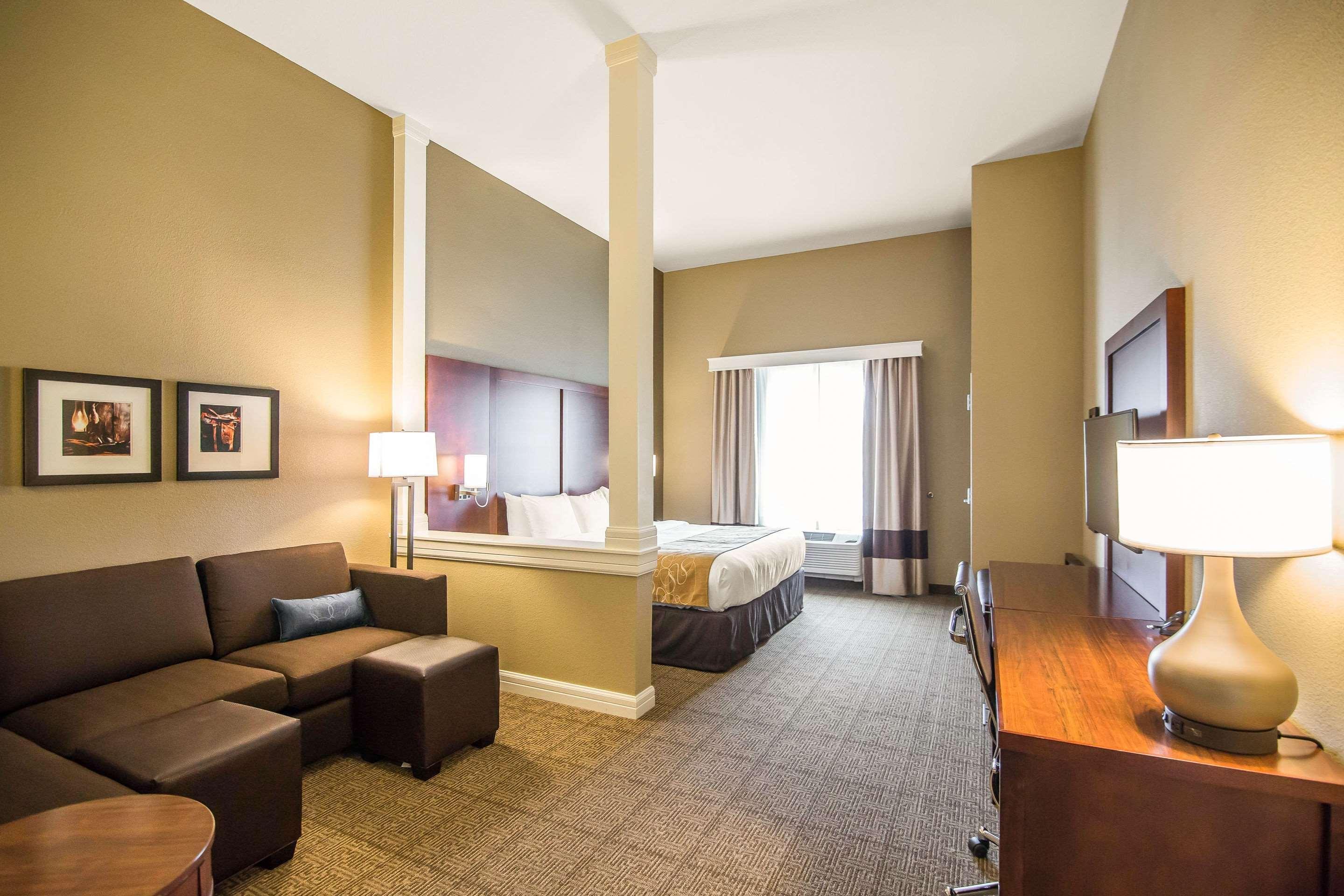 Comfort Suites Dodge City Extérieur photo