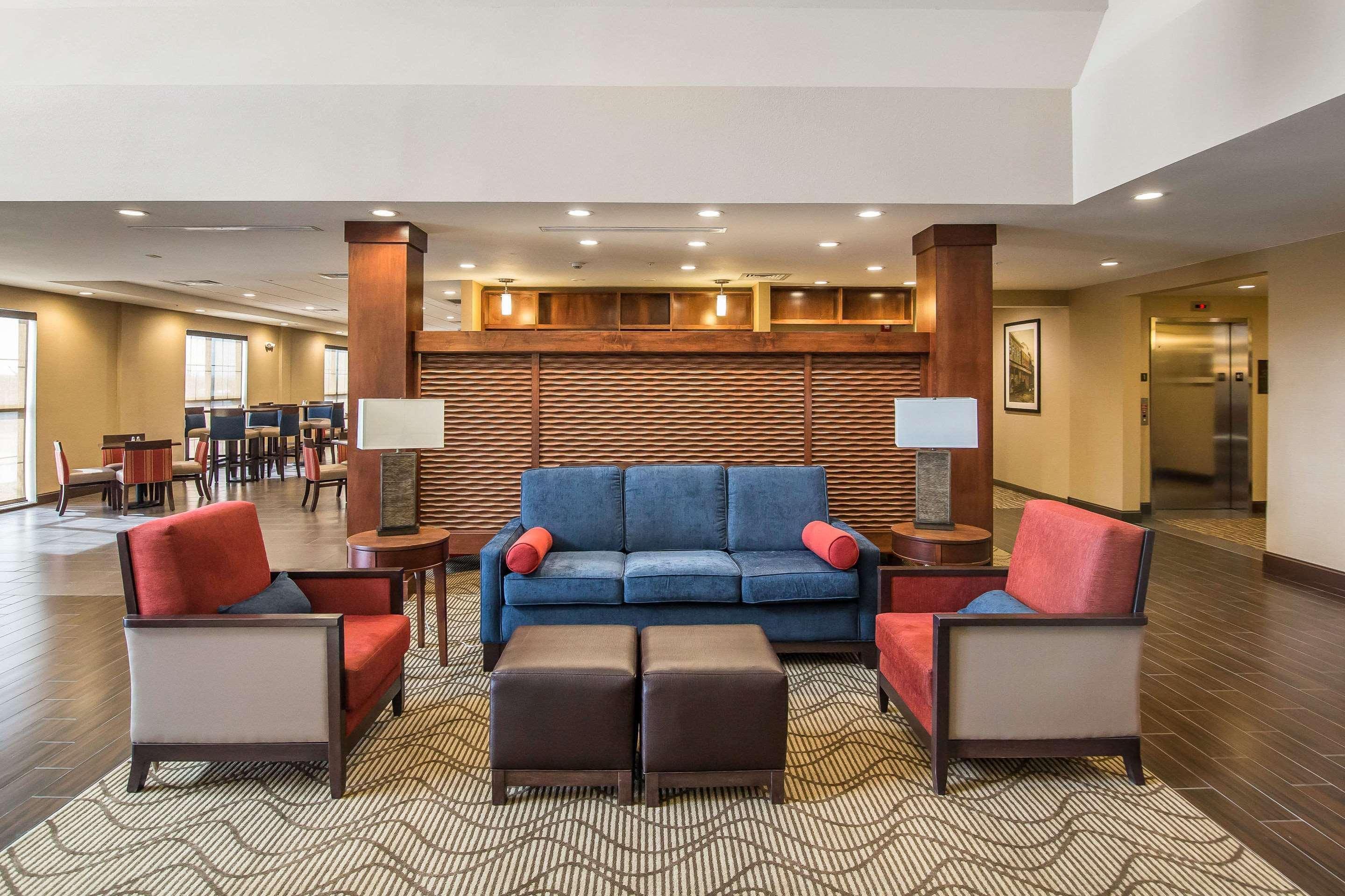 Comfort Suites Dodge City Extérieur photo