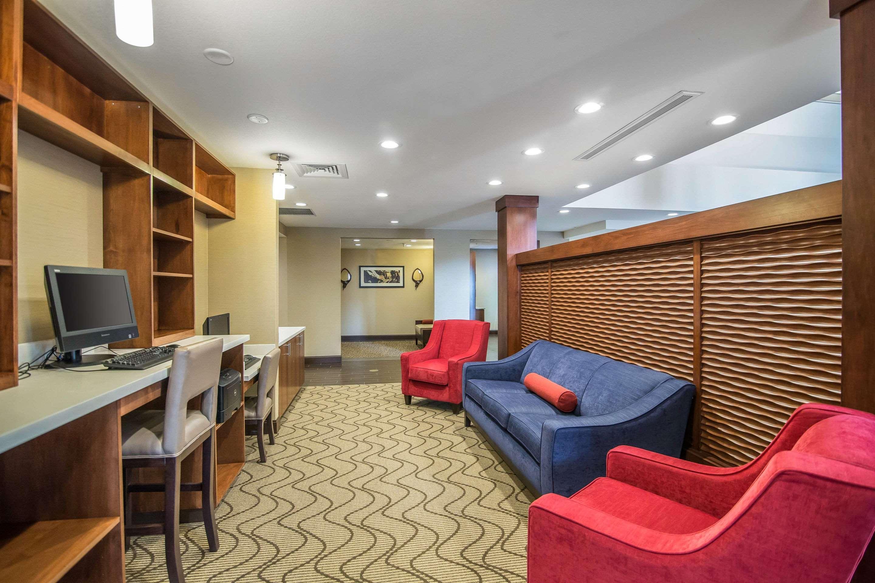 Comfort Suites Dodge City Extérieur photo