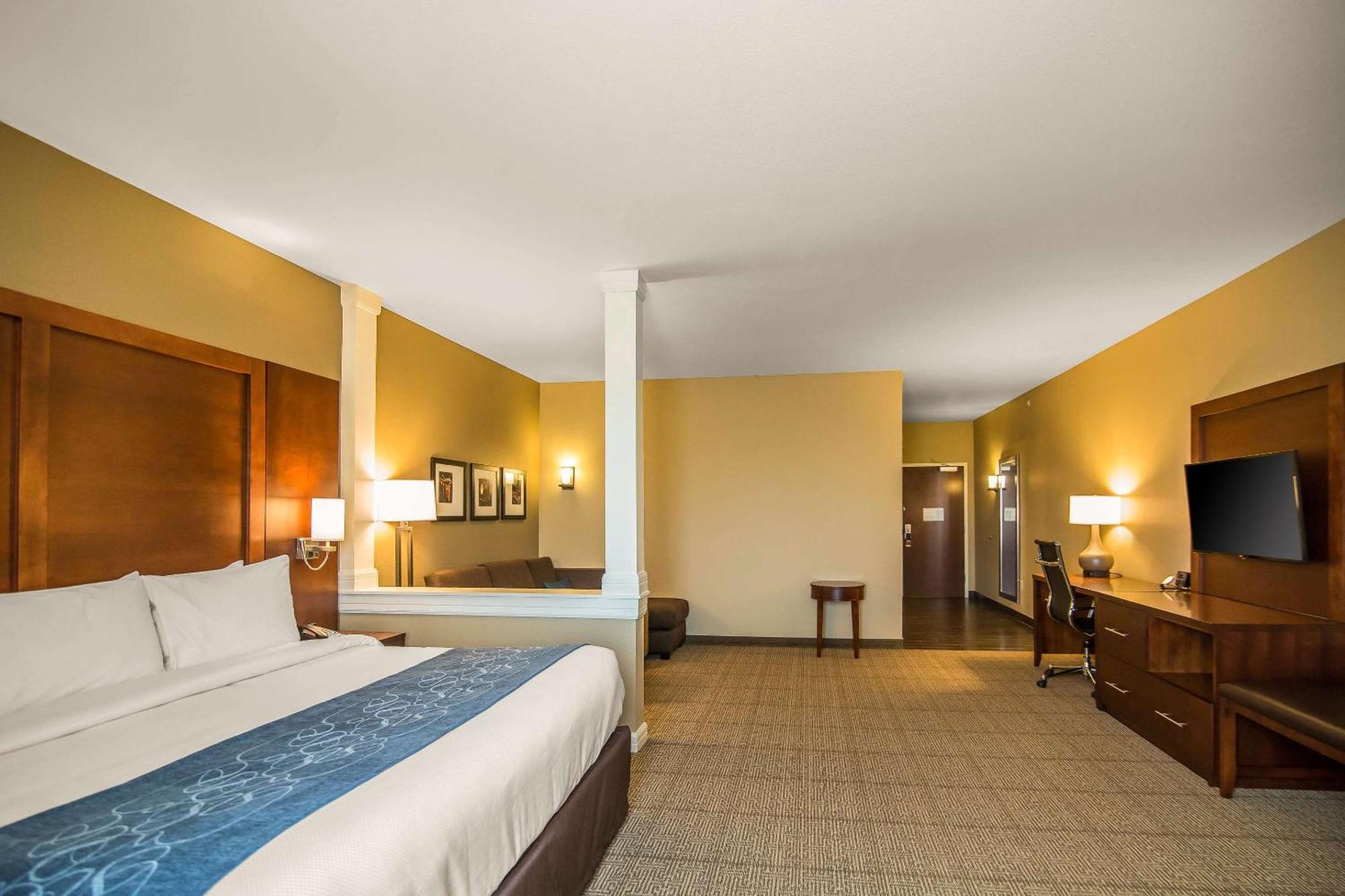 Comfort Suites Dodge City Extérieur photo