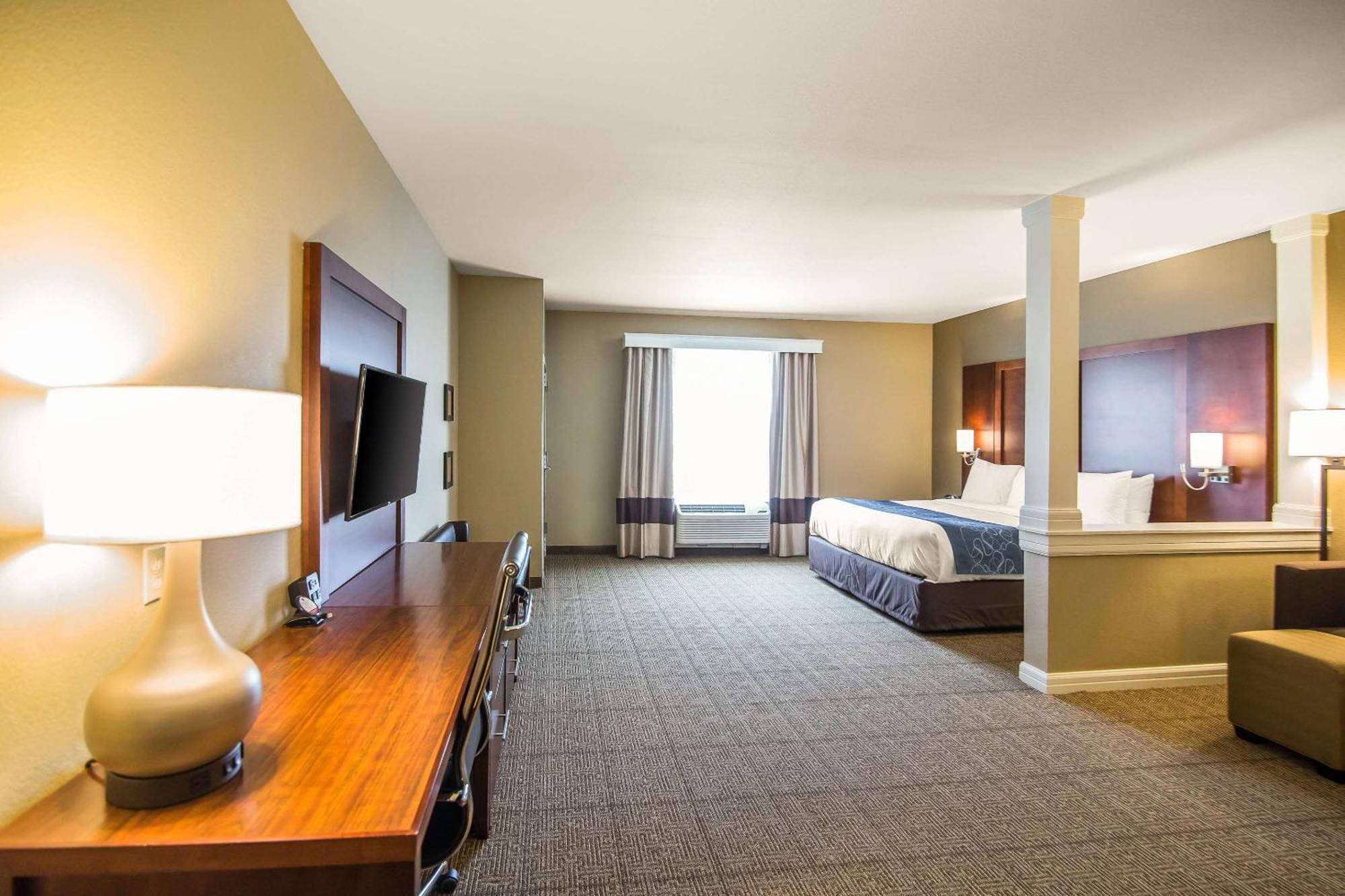 Comfort Suites Dodge City Extérieur photo