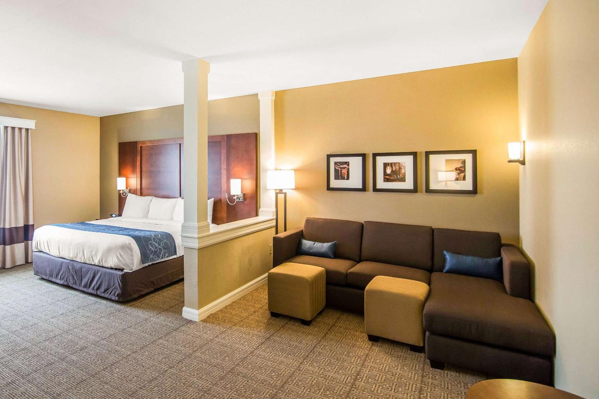 Comfort Suites Dodge City Extérieur photo