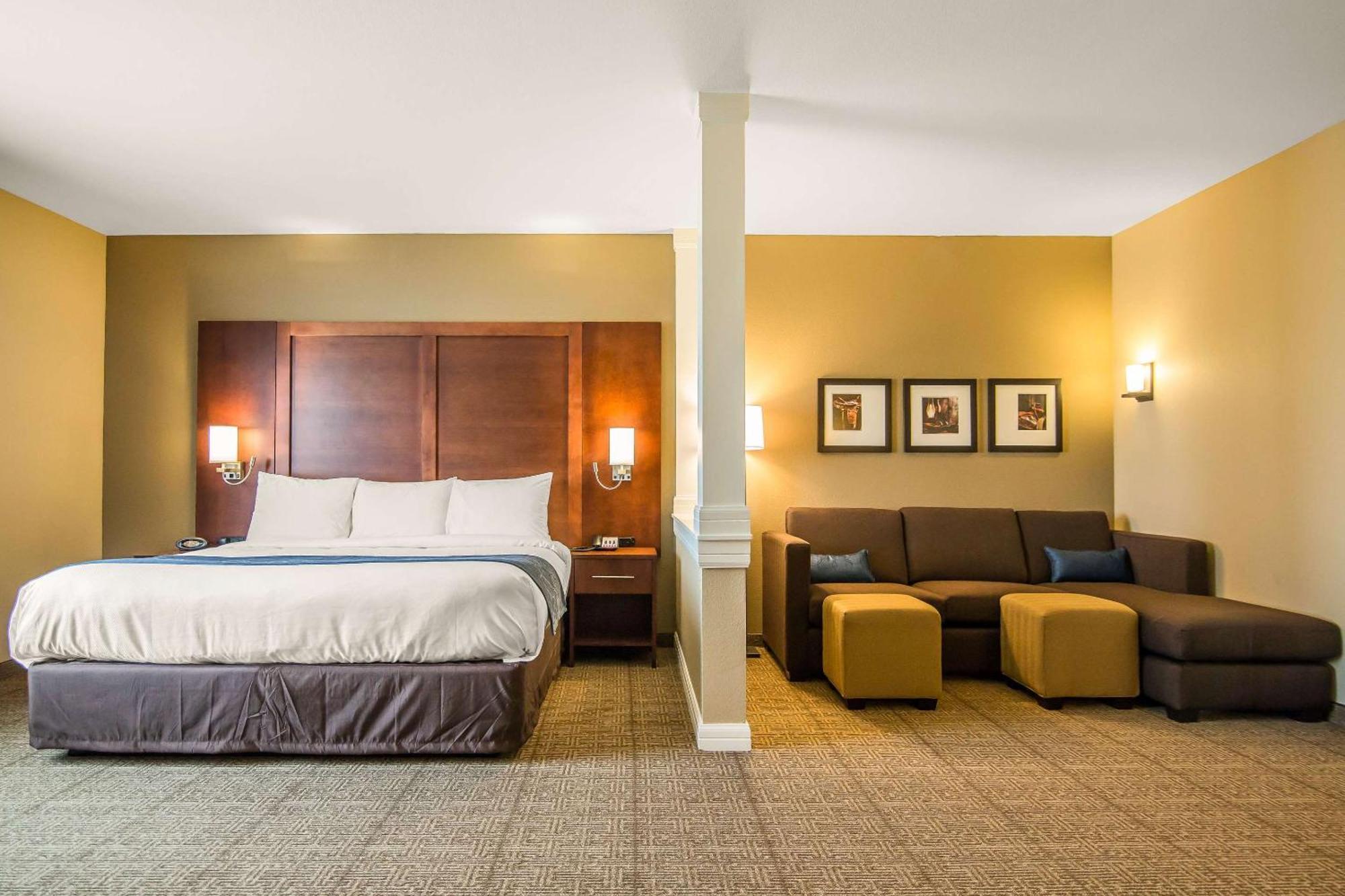 Comfort Suites Dodge City Extérieur photo