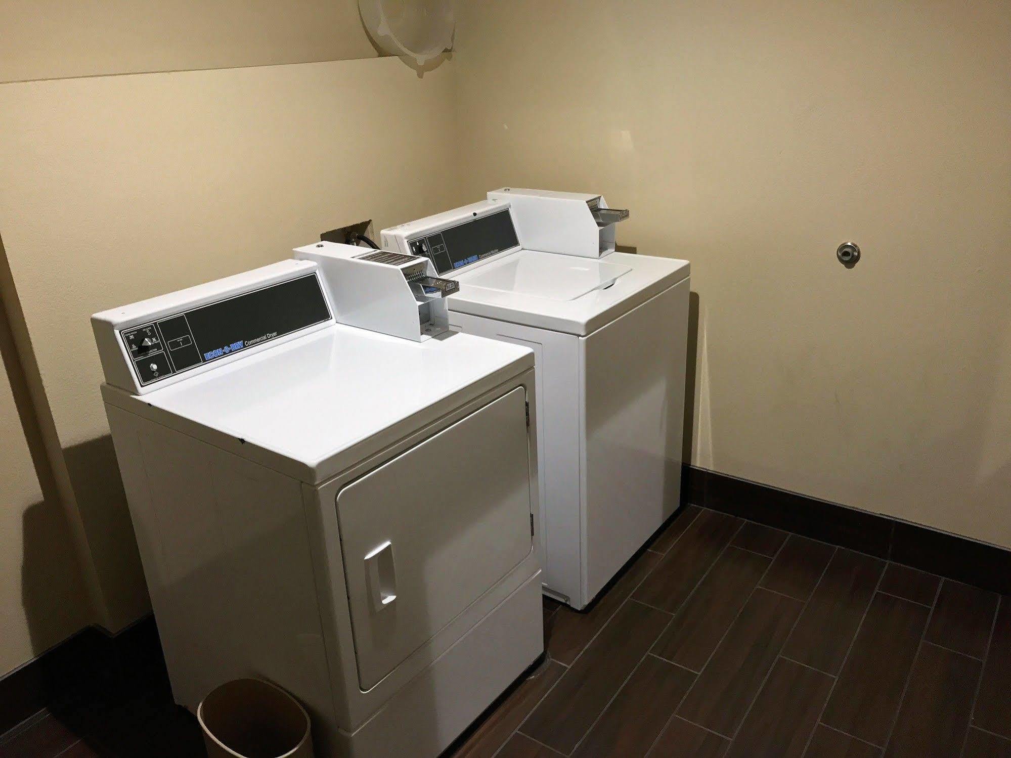 Comfort Suites Dodge City Extérieur photo